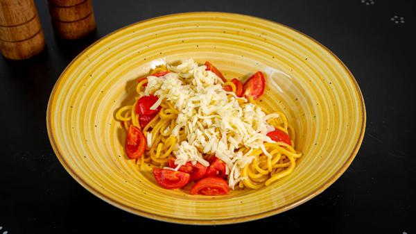 Spaghete cu Rosii si Mozzarella